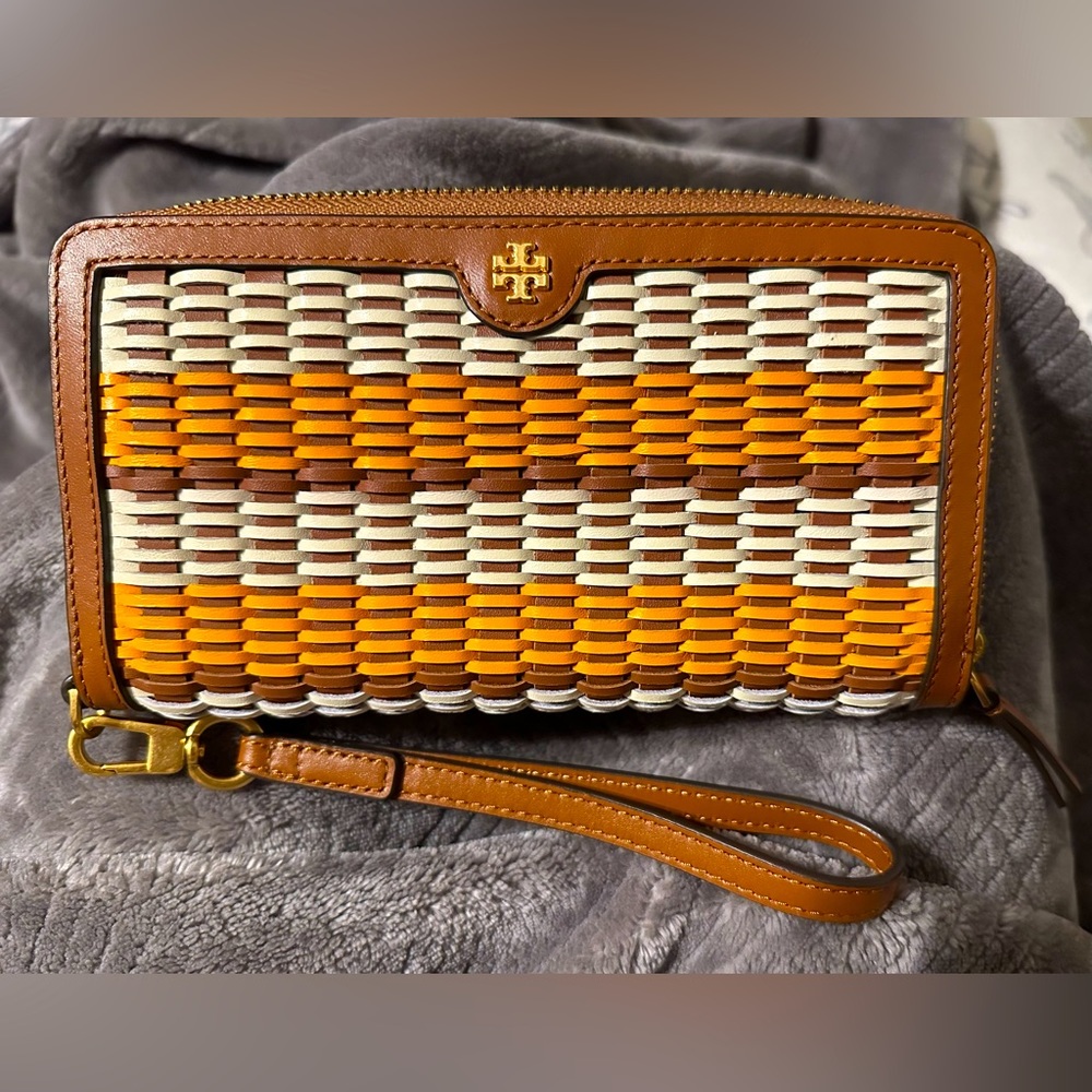 NWT TORY BURCH Emerson Woven Wristlet Zip Continental Wallet Brown multicolor.